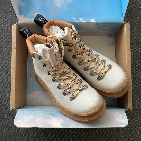 NWT Alice + Whittles (Thesus Outdoors) The Legacy Weekend Boot (Cuero) - Size 37 - Picture 2 of 5